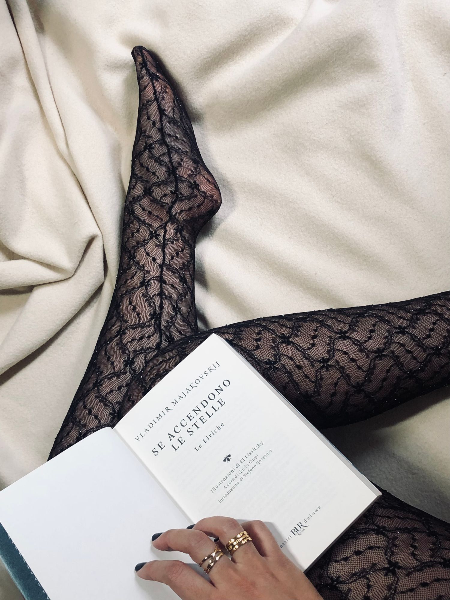 Quarta di copertina del libro Erotica di Ghiannis Ritsos