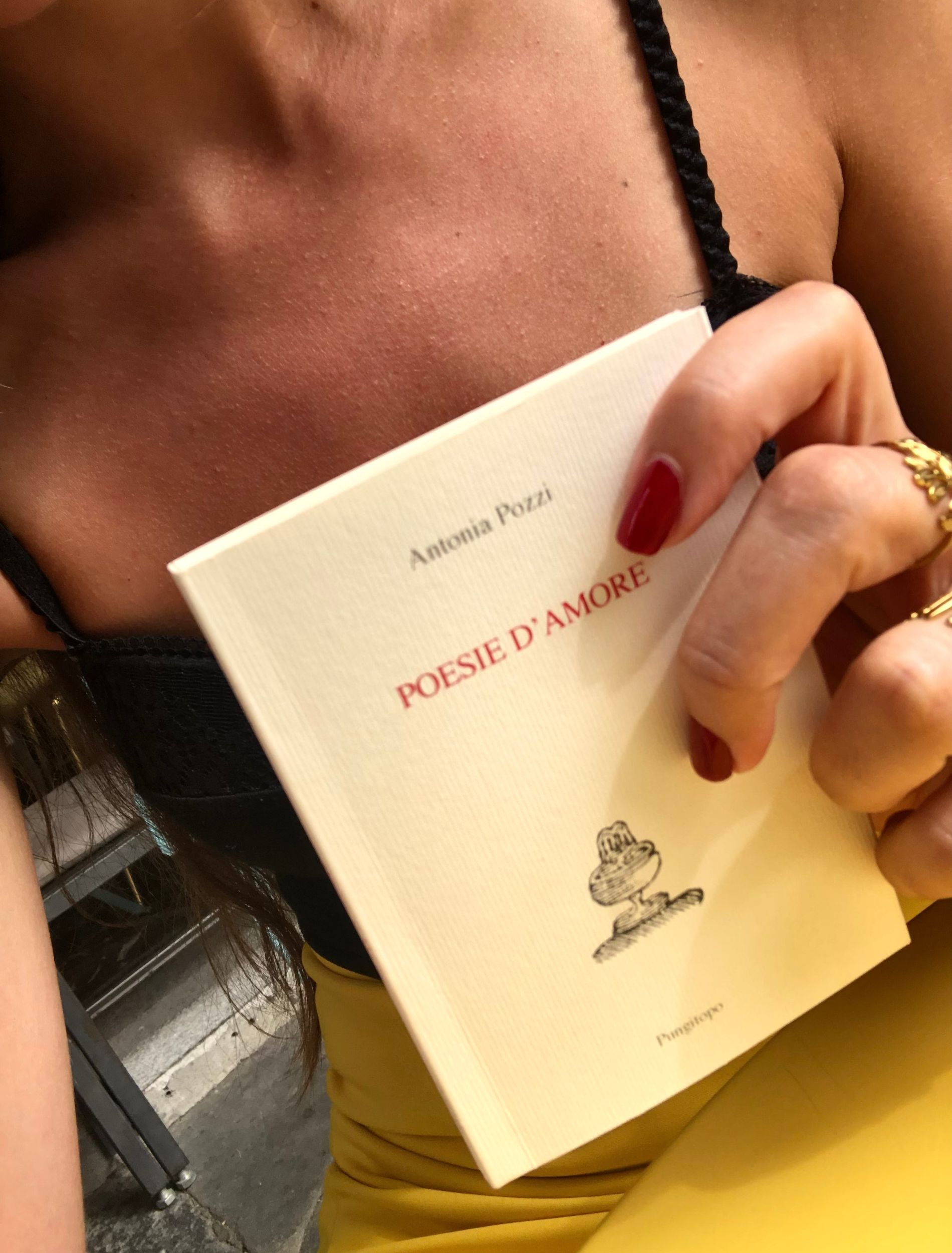 Quarta di copertina del libro Erotica di Ghiannis Ritsos